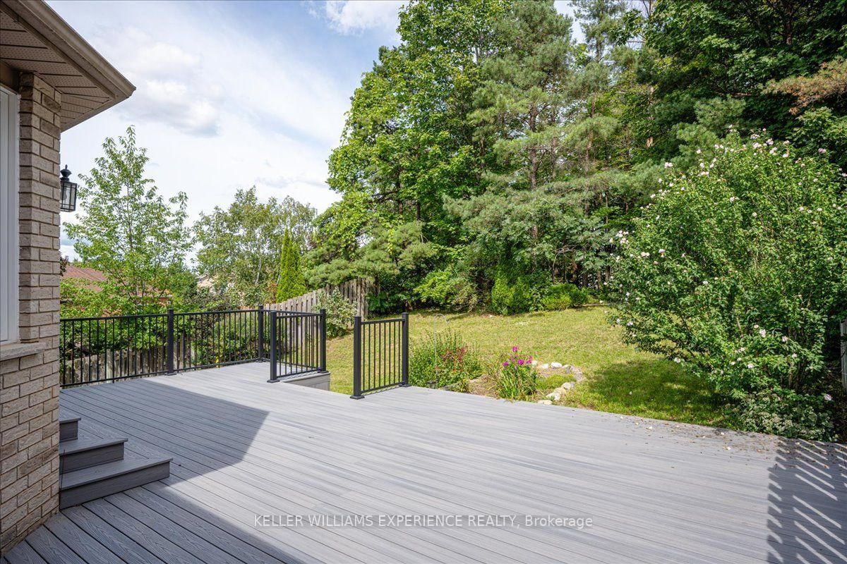 5 Grouse Glen • Barrie, ON photo 8