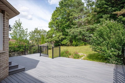 5 Grouse Glen • Barrie, ON photo 8