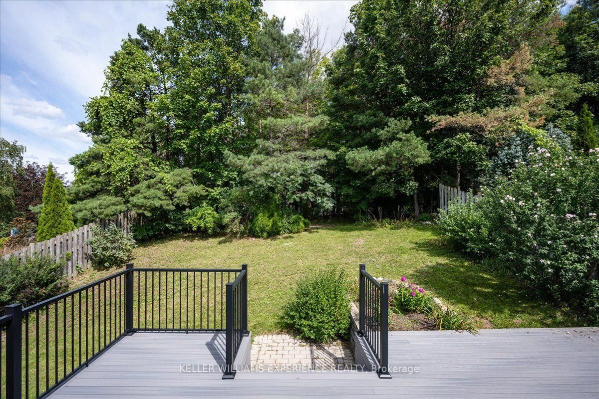 5 Grouse Glen • Barrie, ON photo 9