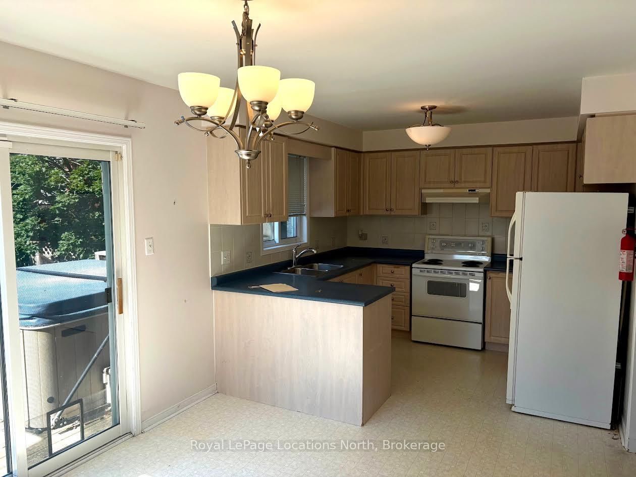 24 Merganser Court • Barrie, ON photo 2