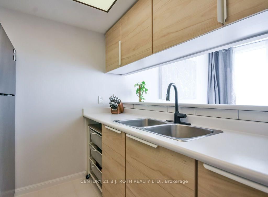 75 ELLEN Street • #1102 • Barrie, ON photo 18