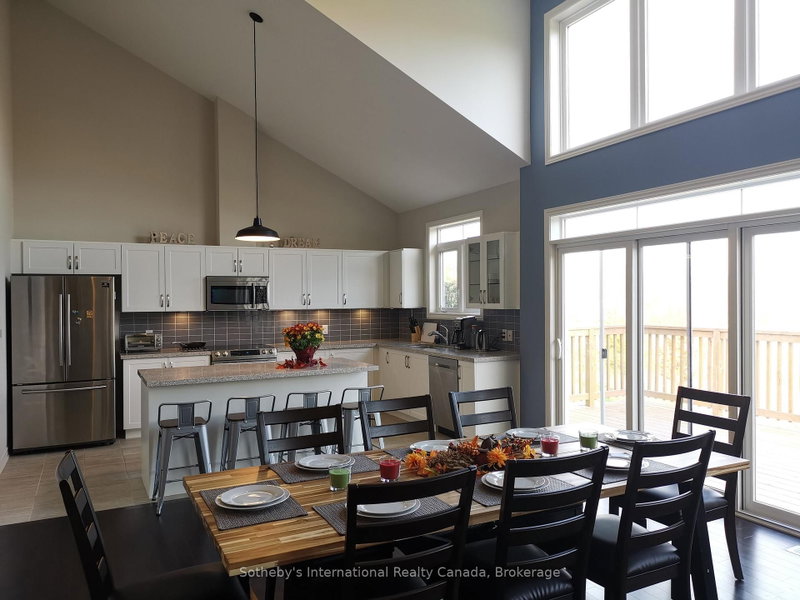 4 Spooner Crescent