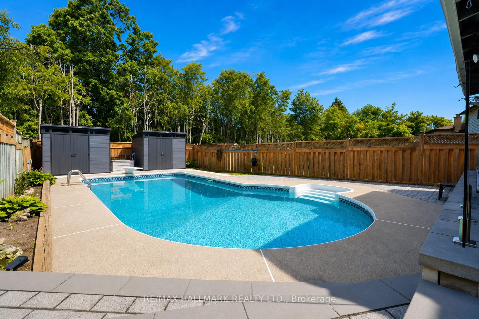 36 Ridgeway Avenue • Barrie, ON photo 12