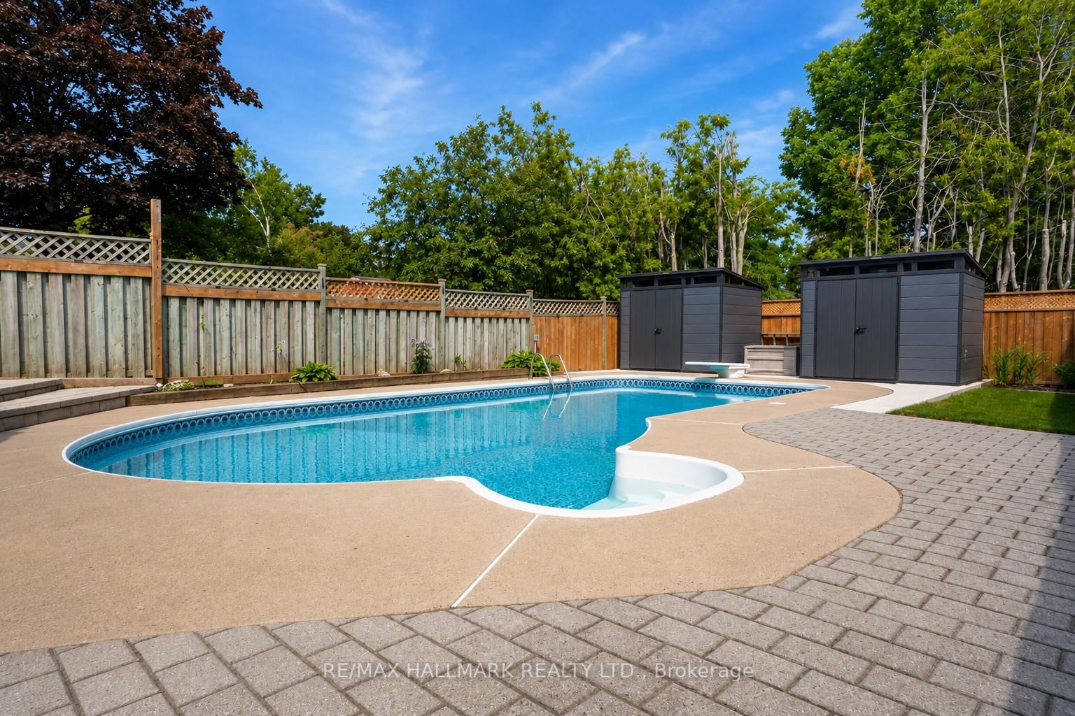 36 Ridgeway Avenue • Barrie, ON photo 3