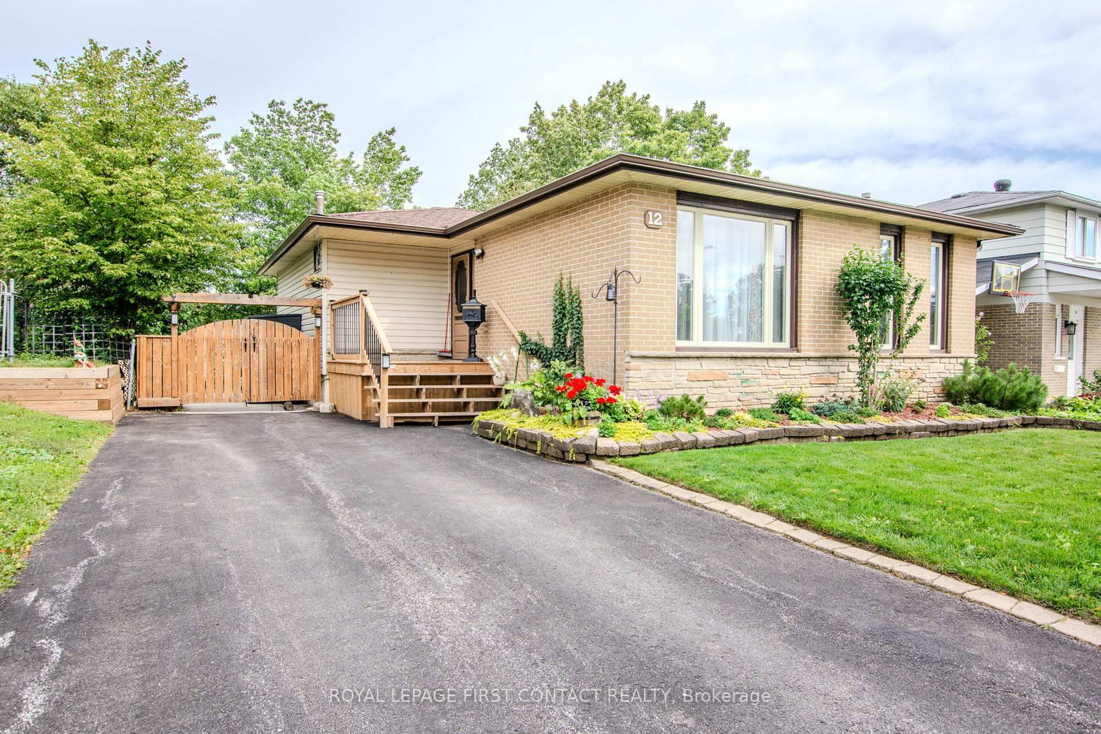 12 Daphne Crescent • Barrie, ON photo 1