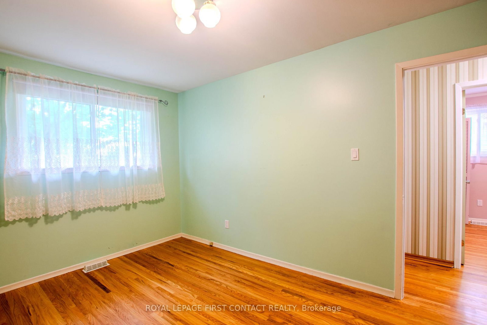 12 Daphne Crescent • Barrie, ON photo 13