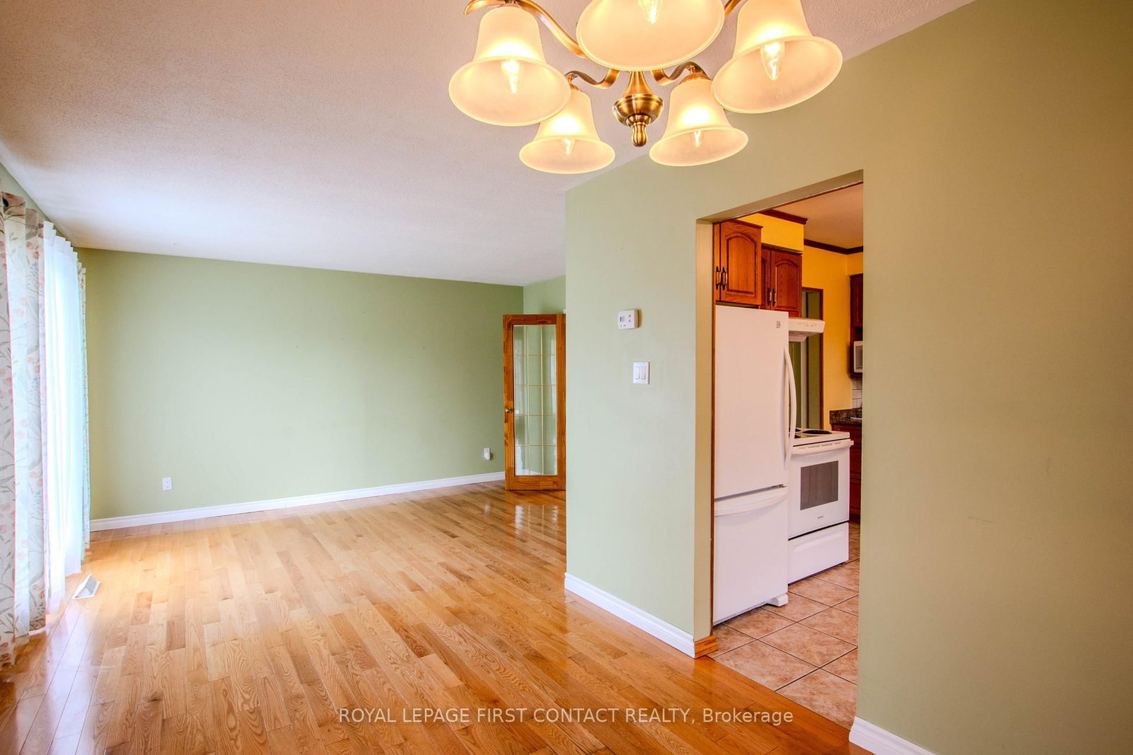 12 Daphne Crescent • Barrie, ON photo 8