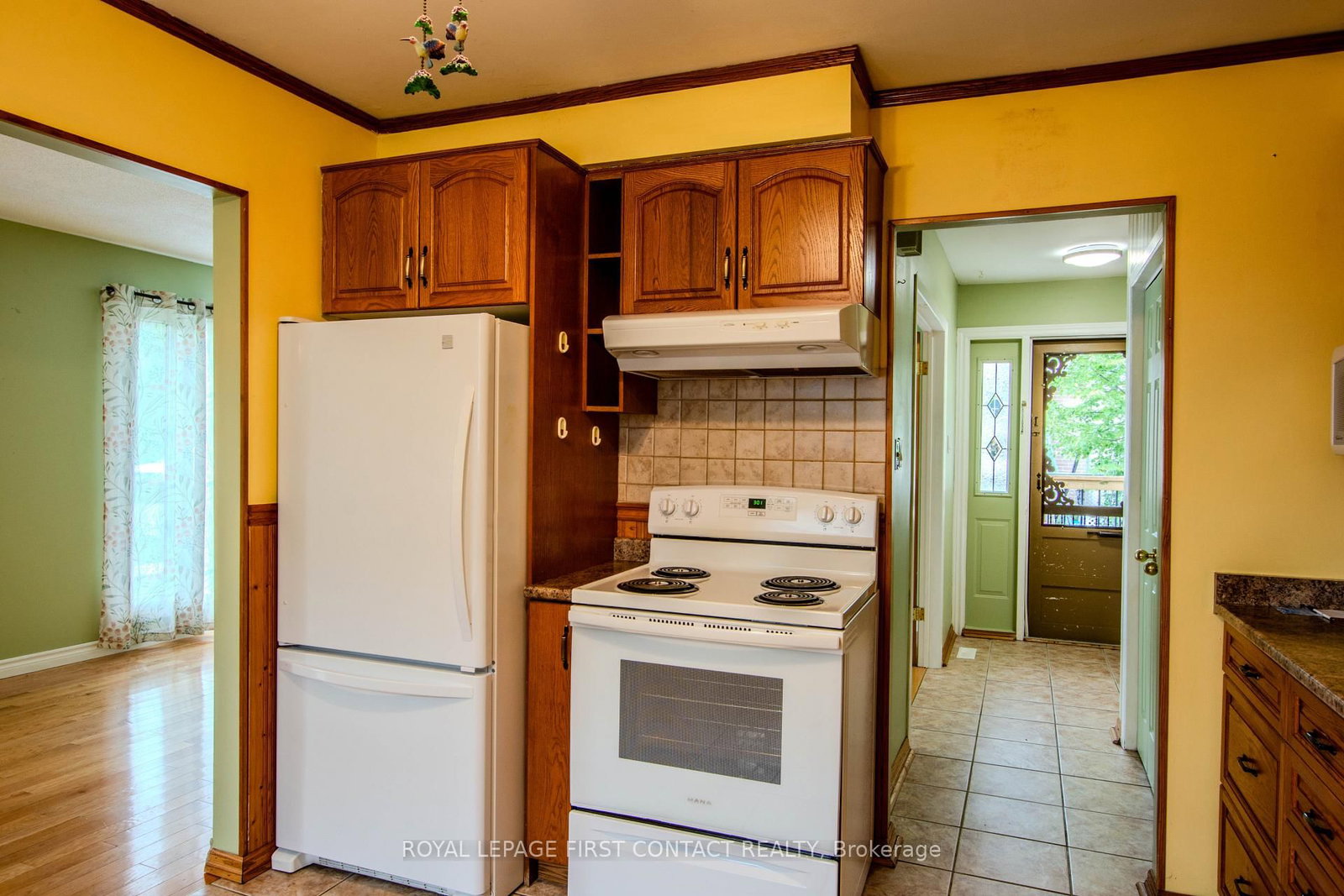 12 Daphne Crescent • Barrie, ON photo 9