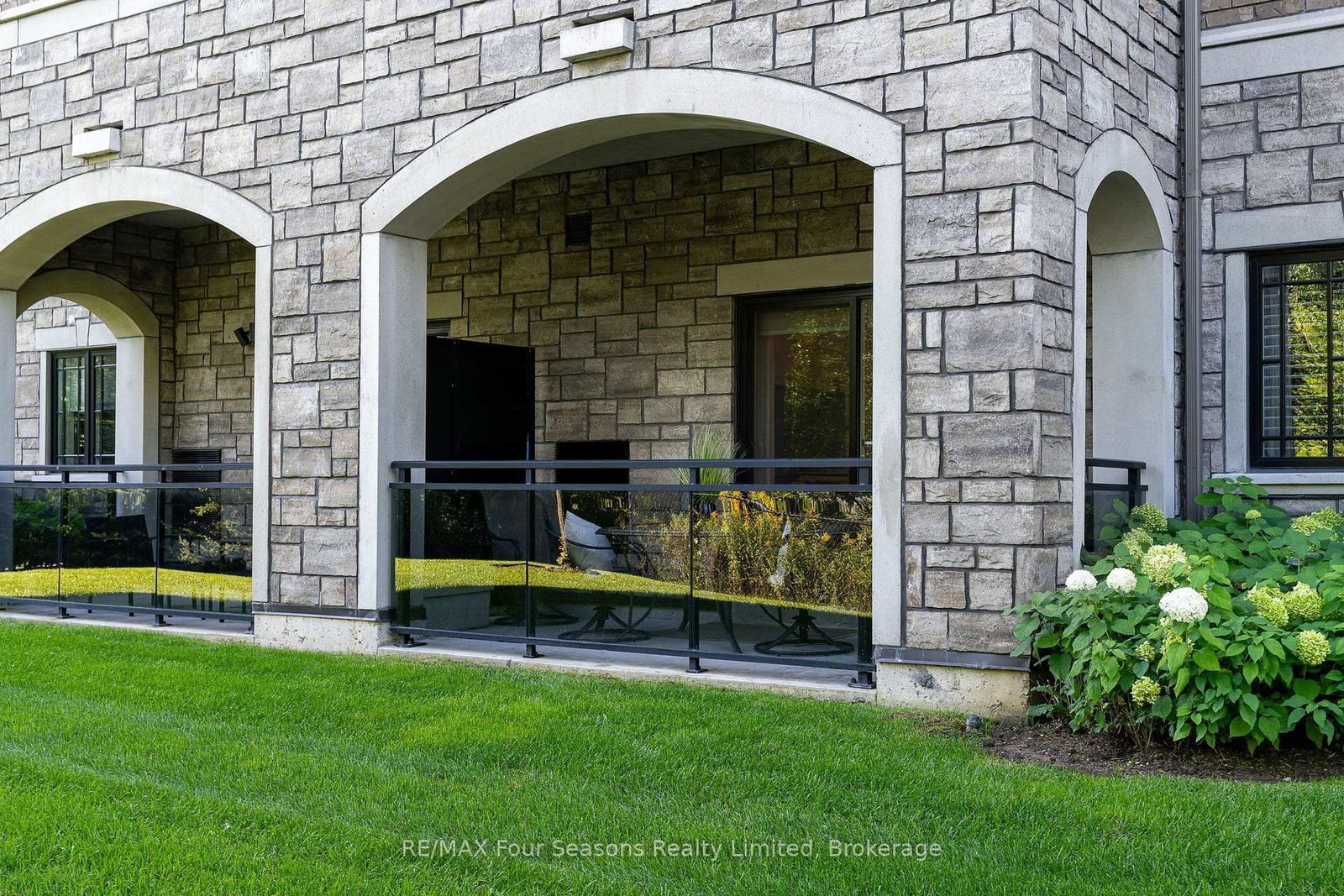 1 CHAMBERLAIN Crescent • #109 • Collingwood, ON photo 22