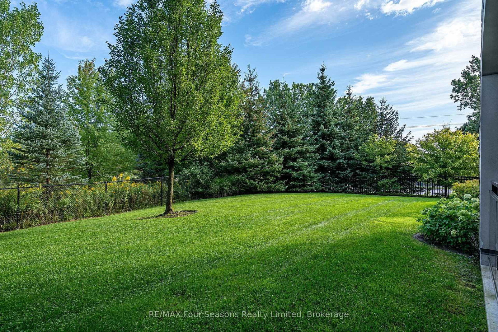1 CHAMBERLAIN Crescent • #109 • Collingwood, ON photo 23