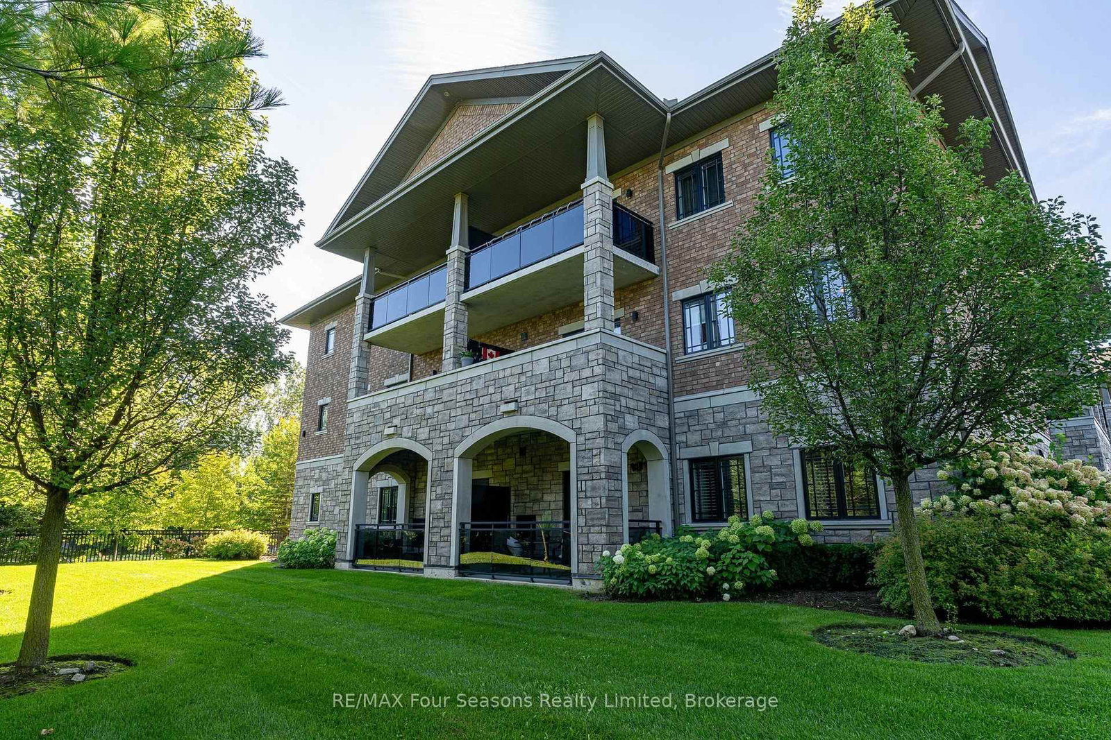 1 CHAMBERLAIN Crescent • #109 • Collingwood, ON photo 24