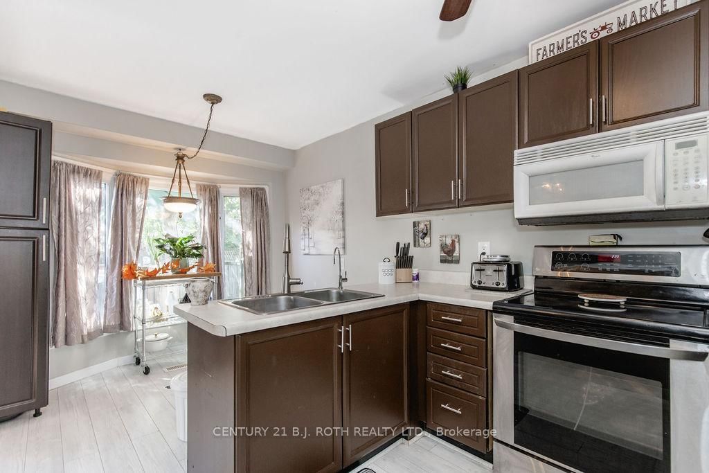 99 CARDINAL Street • Barrie, ON photo 5