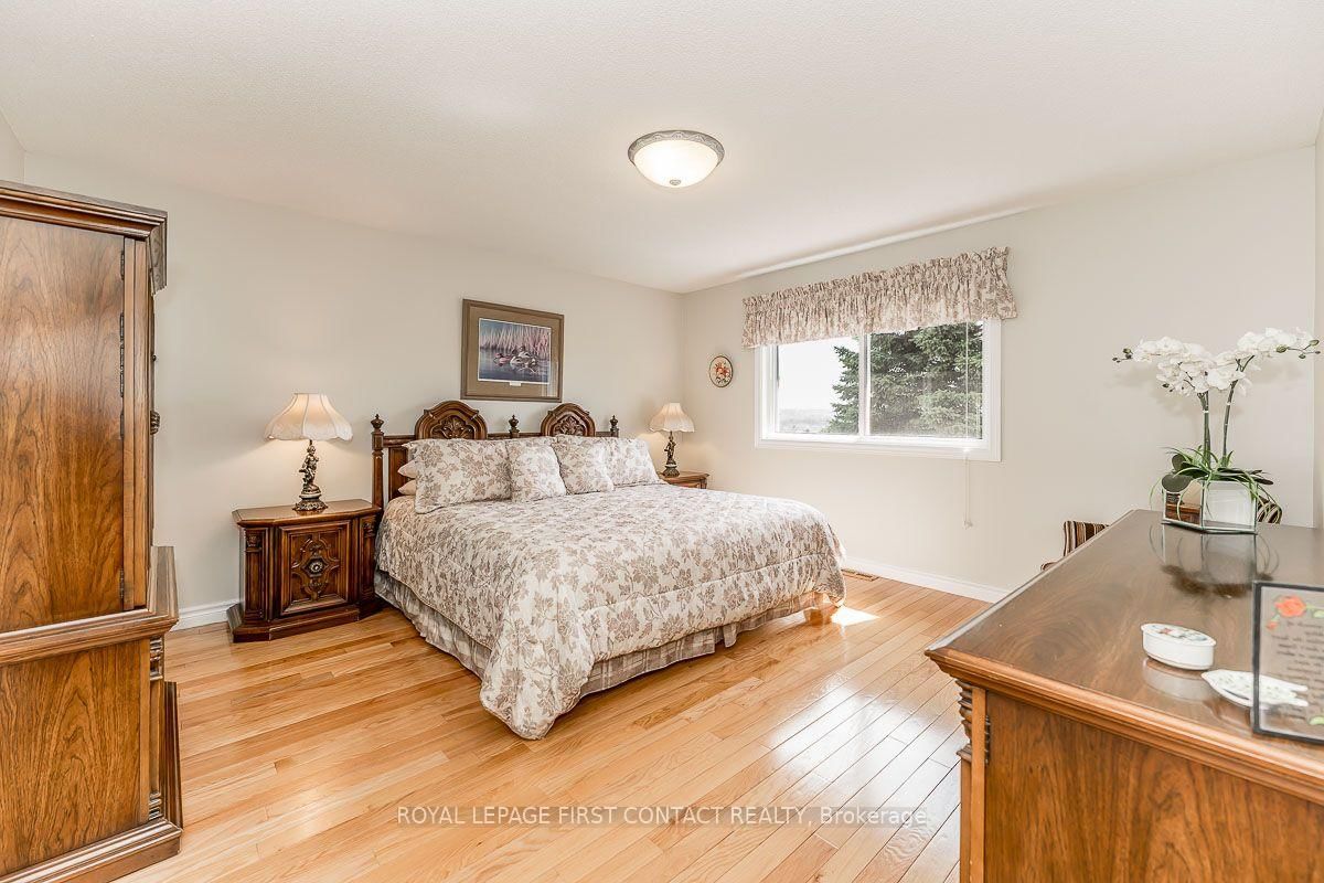 35 Gibbon Drive • Barrie, ON photo 15