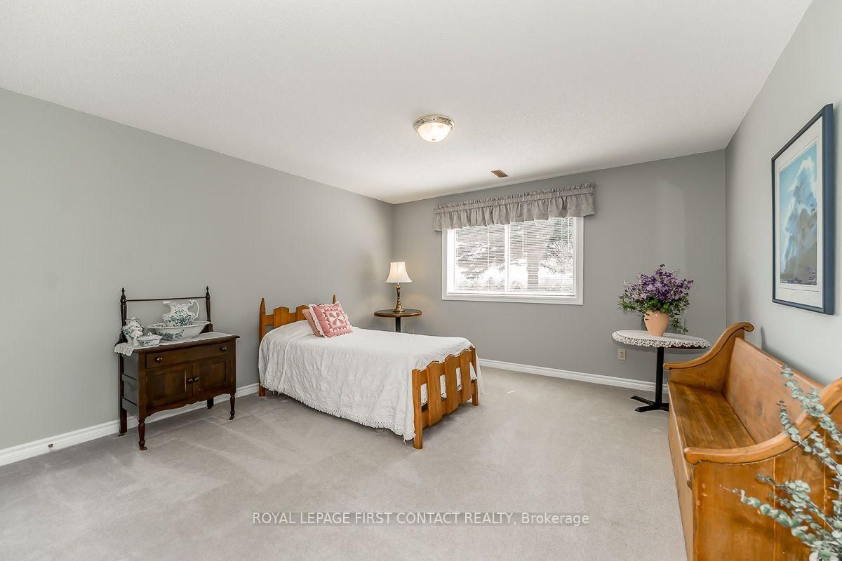 35 Gibbon Drive • Barrie, ON photo 27