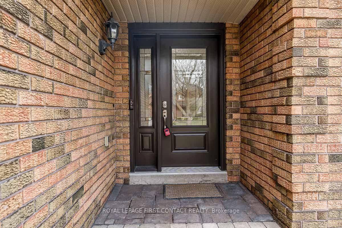 35 Gibbon Drive • Barrie, ON photo 3
