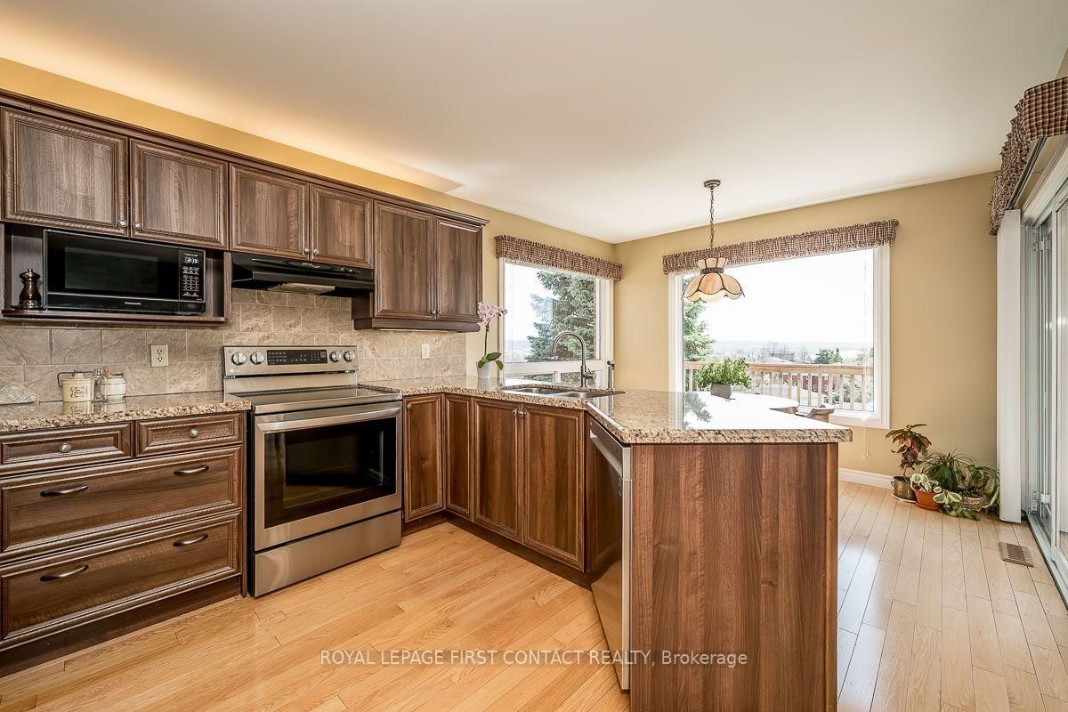 35 Gibbon Drive • Barrie, ON photo 5