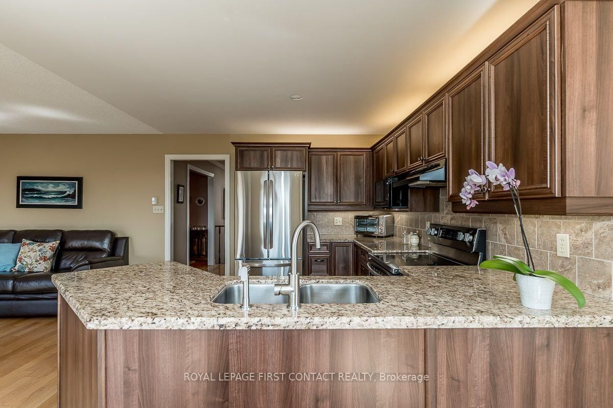 35 Gibbon Drive • Barrie, ON photo 6
