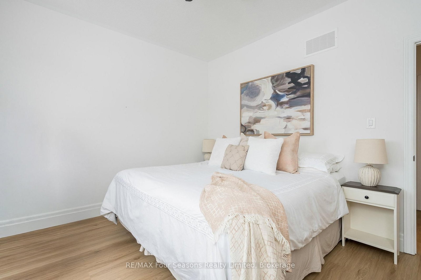 248 Duncan Street • Clearview, ON photo 13