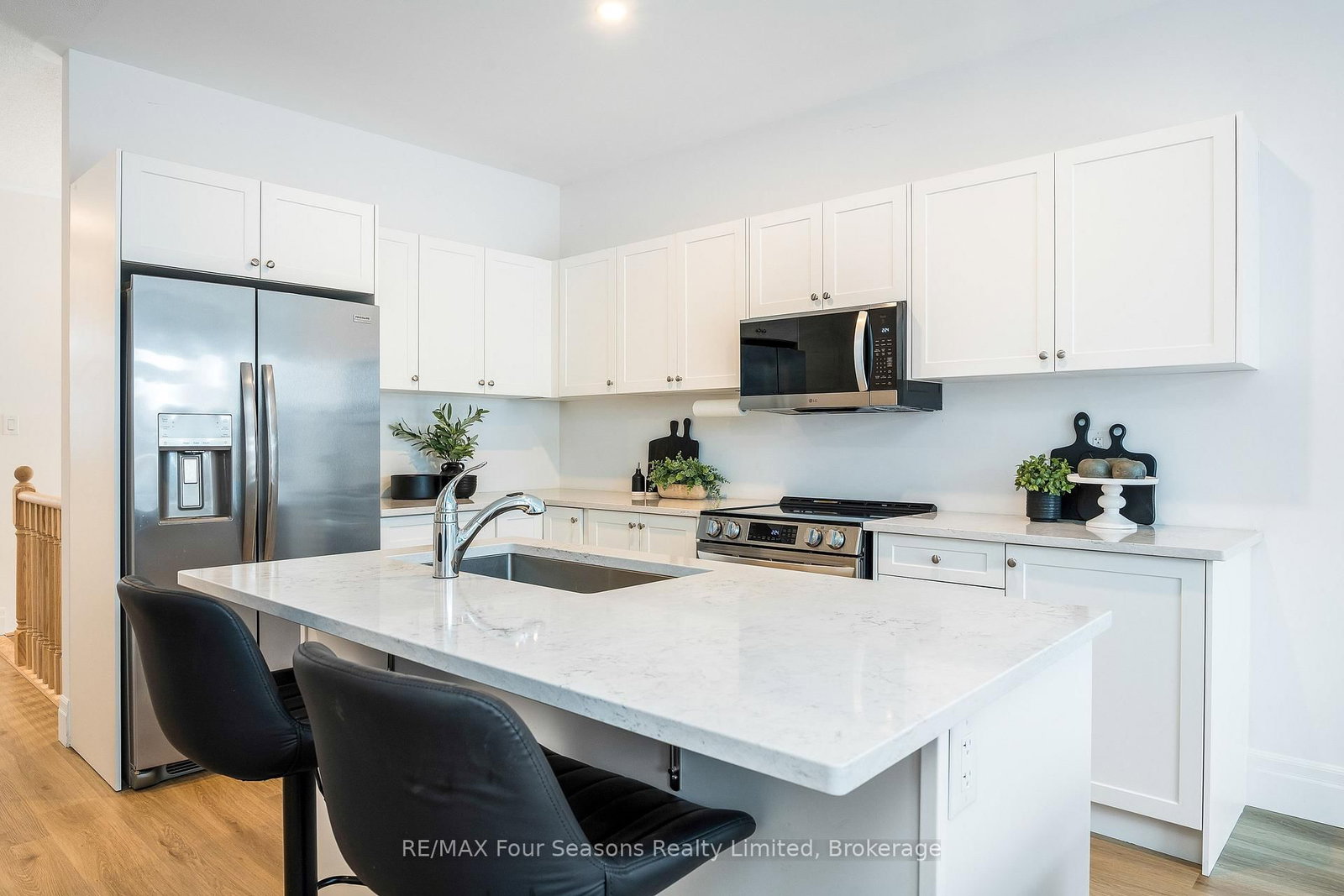 248 Duncan Street • Clearview, ON photo 3