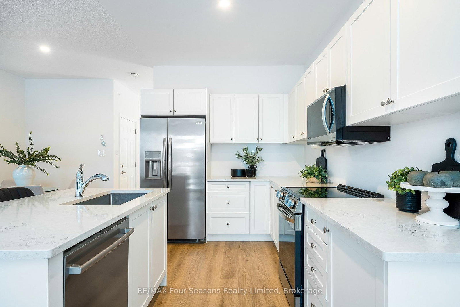 248 Duncan Street • Clearview, ON photo 4