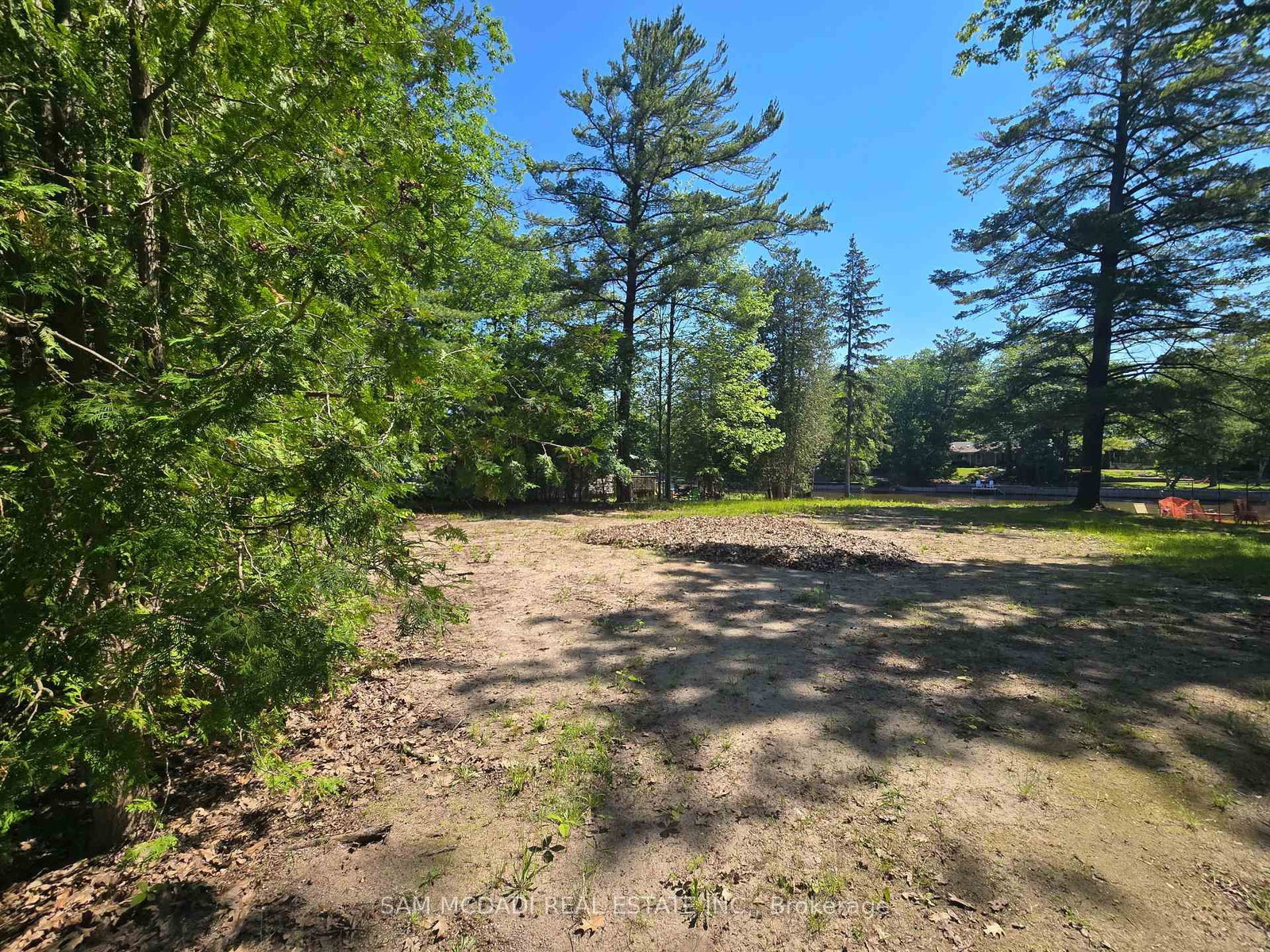 490 Oxbow Park Drive • Wasaga Beach, ON photo 4