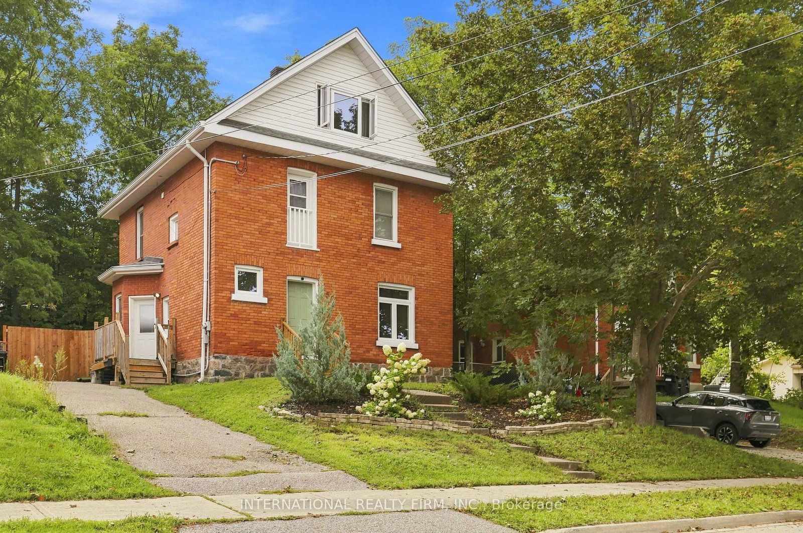 158 Sixth Street • Midland, ON photo 1