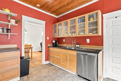 158 Sixth Street • Midland, ON photo 8