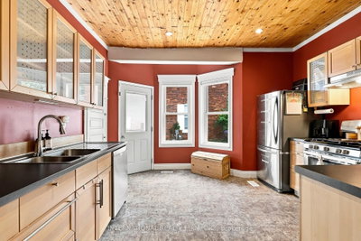 158 Sixth Street • Midland, ON photo 9