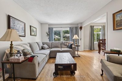 78 Wallace Drive • Barrie, ON photo 2