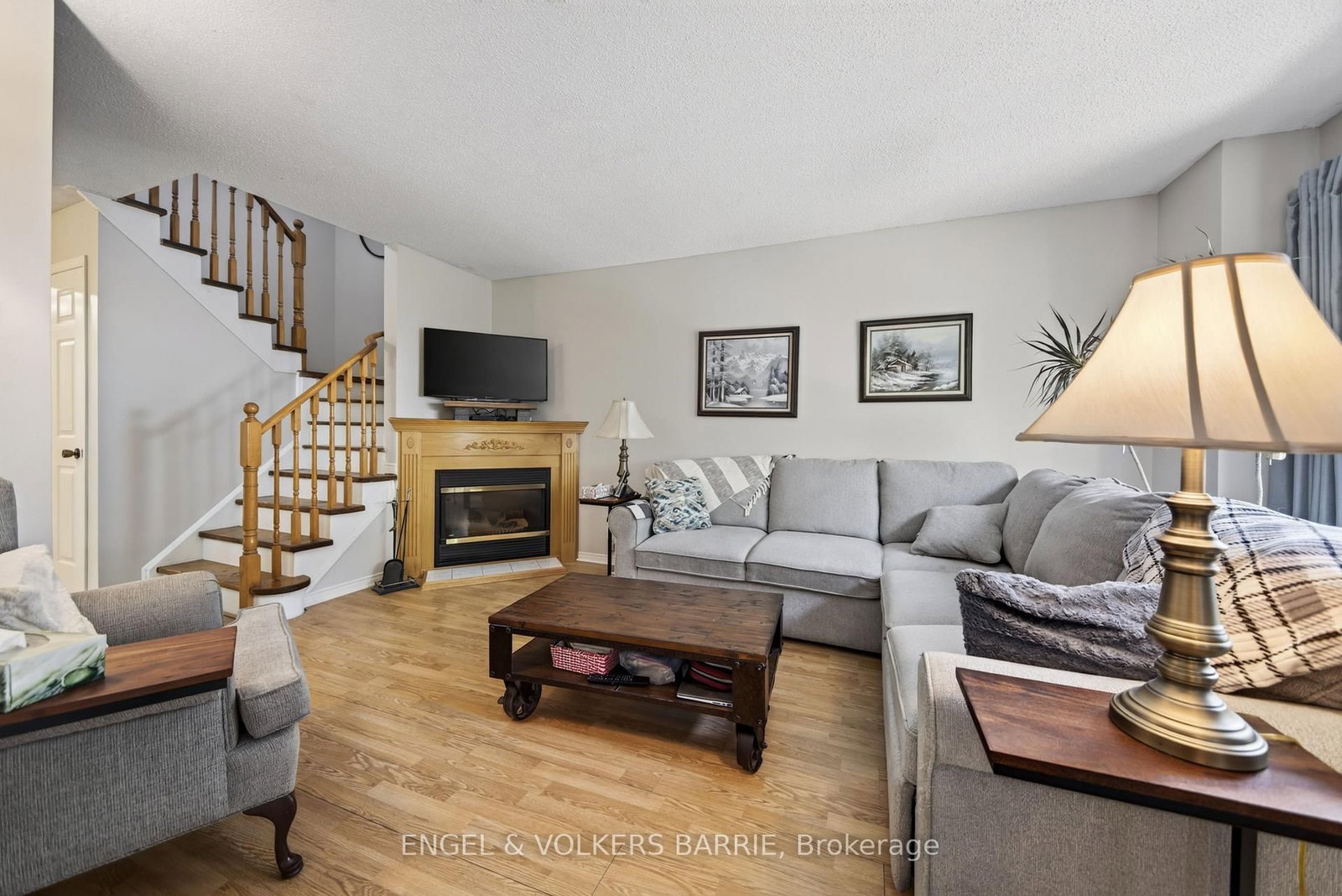 78 Wallace Drive • Barrie, ON photo 3