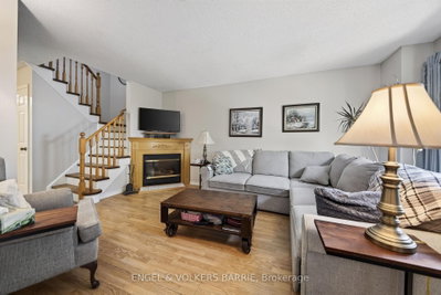 78 Wallace Drive • Barrie, ON photo 3