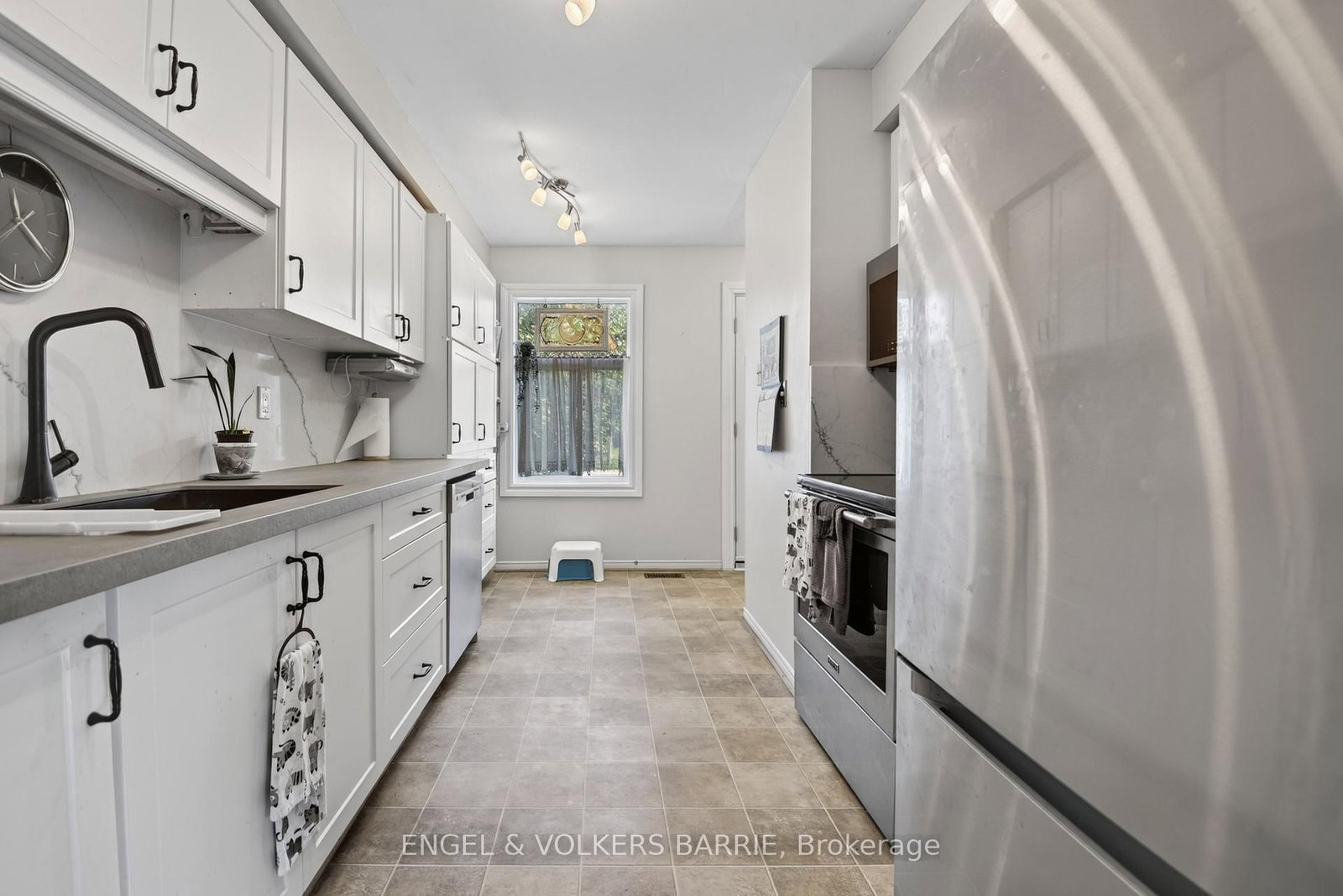 78 Wallace Drive • Barrie, ON photo 8
