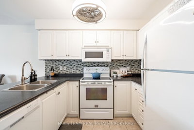 79 Sanford Street • Barrie, ON photo 5