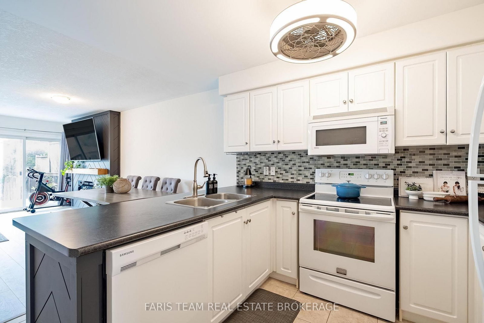 79 Sanford Street • Barrie, ON photo 6