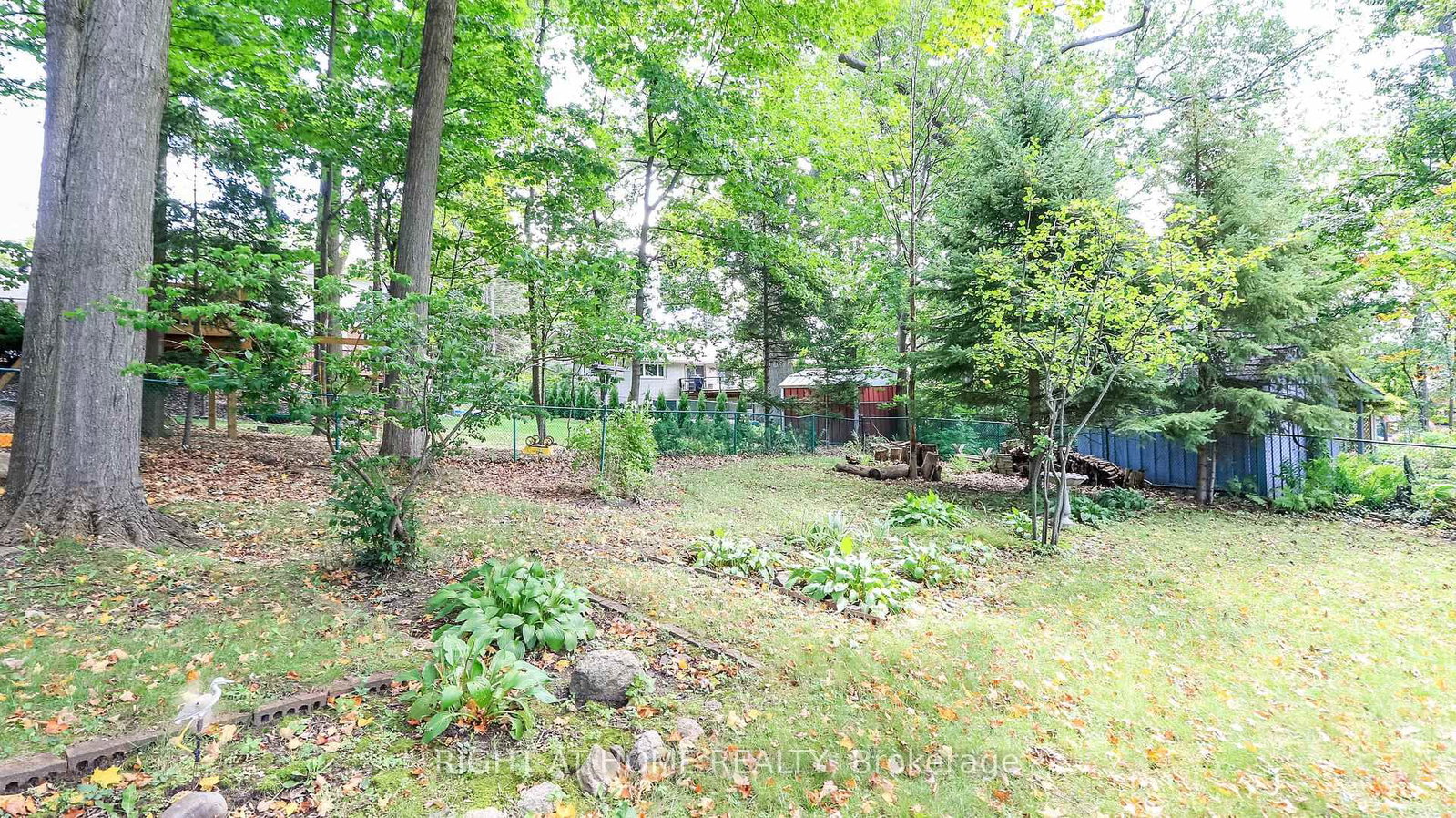 10 Campfire Court • Barrie, ON photo 10