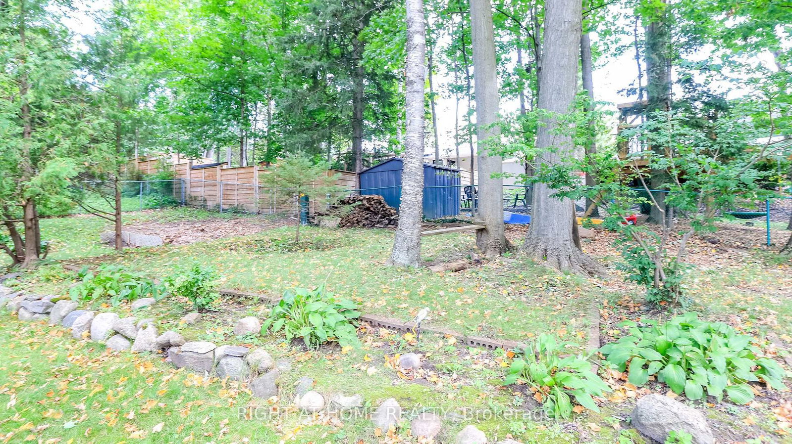 10 Campfire Court • Barrie, ON photo 11