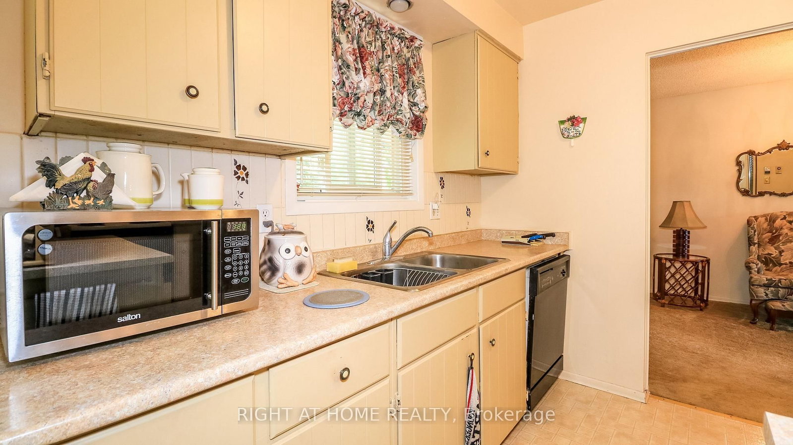 10 Campfire Court • Barrie, ON photo 16