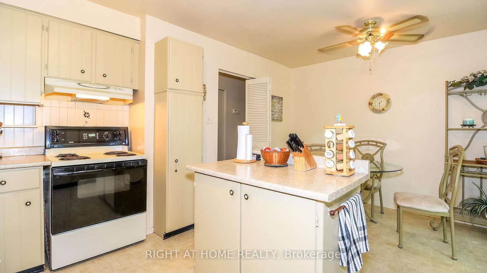 10 Campfire Court • Barrie, ON photo 19