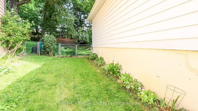 10 Campfire Court • Barrie, ON photo 6