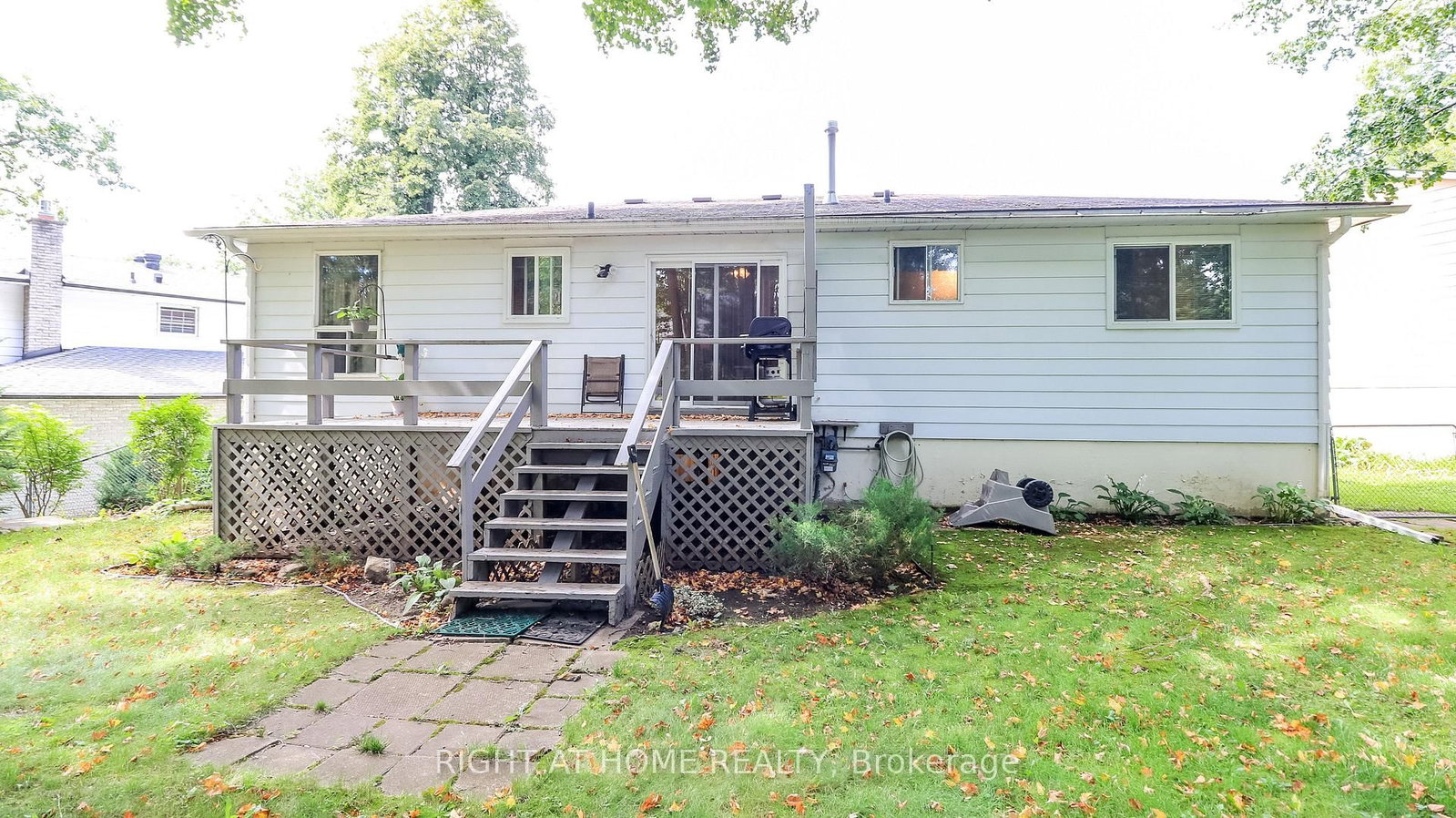 10 Campfire Court • Barrie, ON photo 9