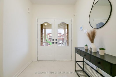 4 Cypress Point Street • Barrie, ON photo 4