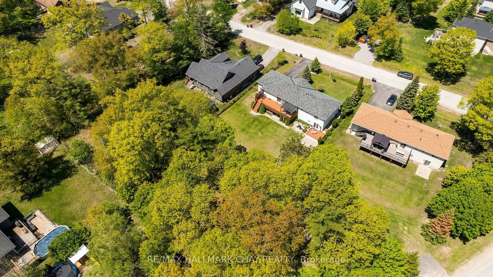 29 Foliage Drive N • Tiny, ON photo 4