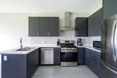 281 Springfield Crescent • Clearview, ON photo 5