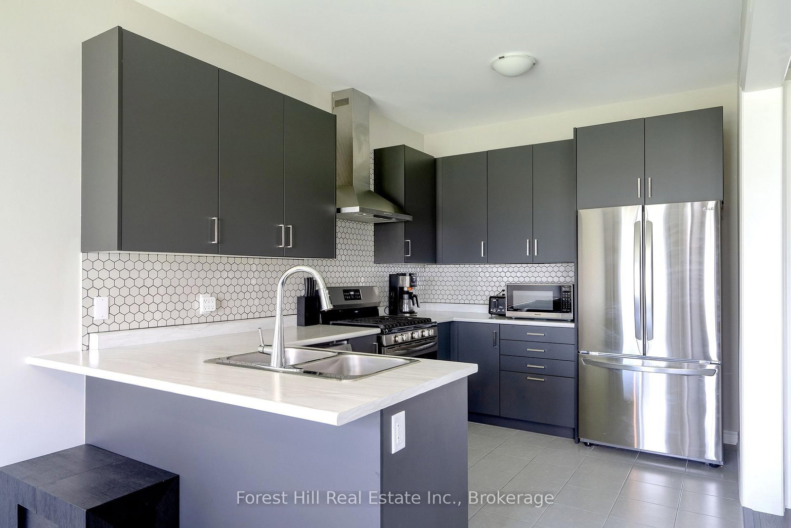 281 Springfield Crescent • Clearview, ON photo 6