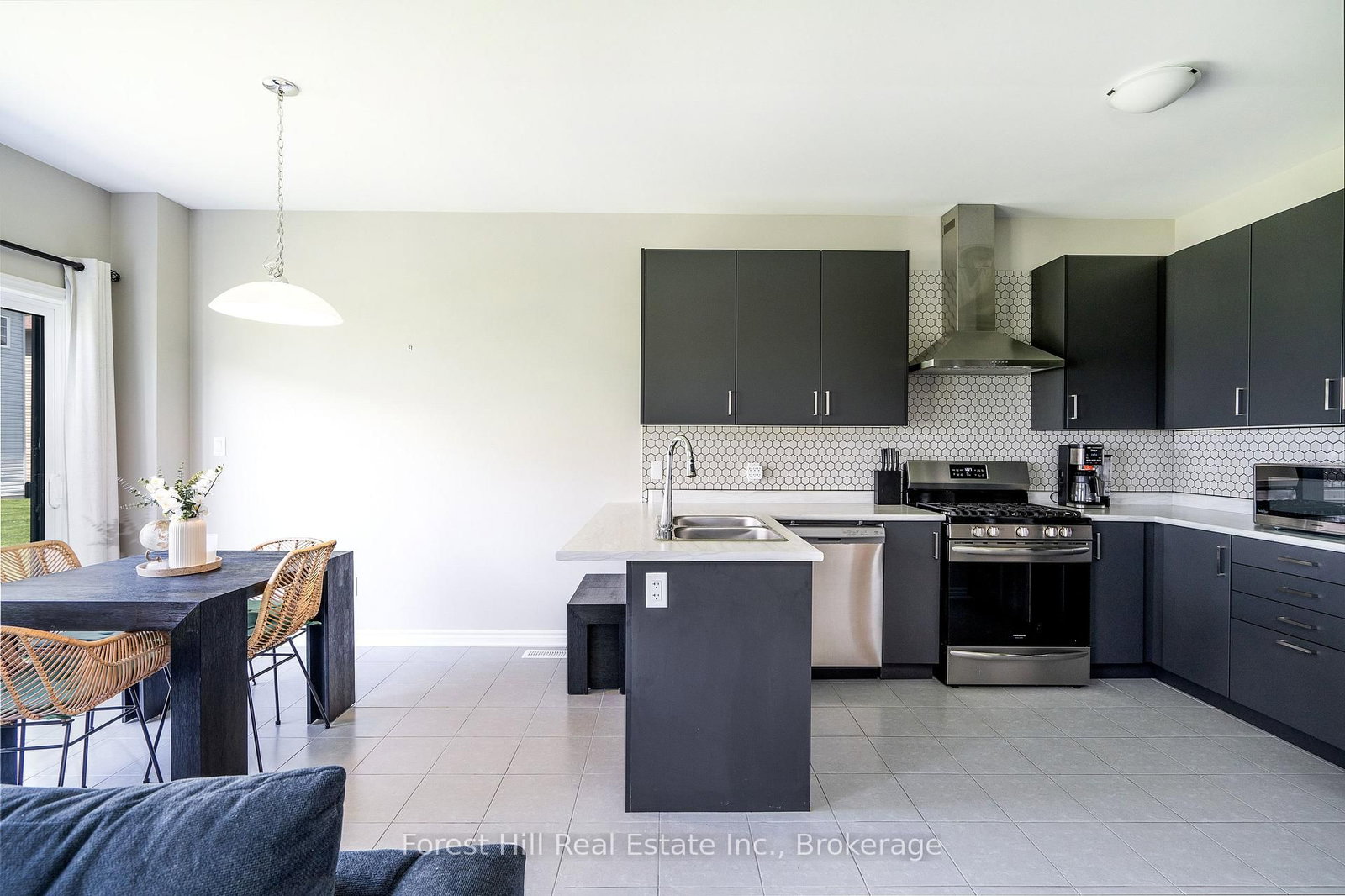 281 Springfield Crescent • Clearview, ON photo 8
