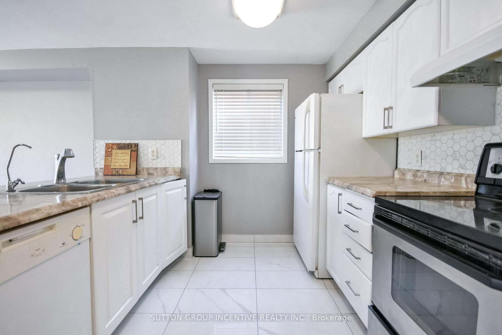 256 Dunsmore Lane • Barrie, ON photo 7