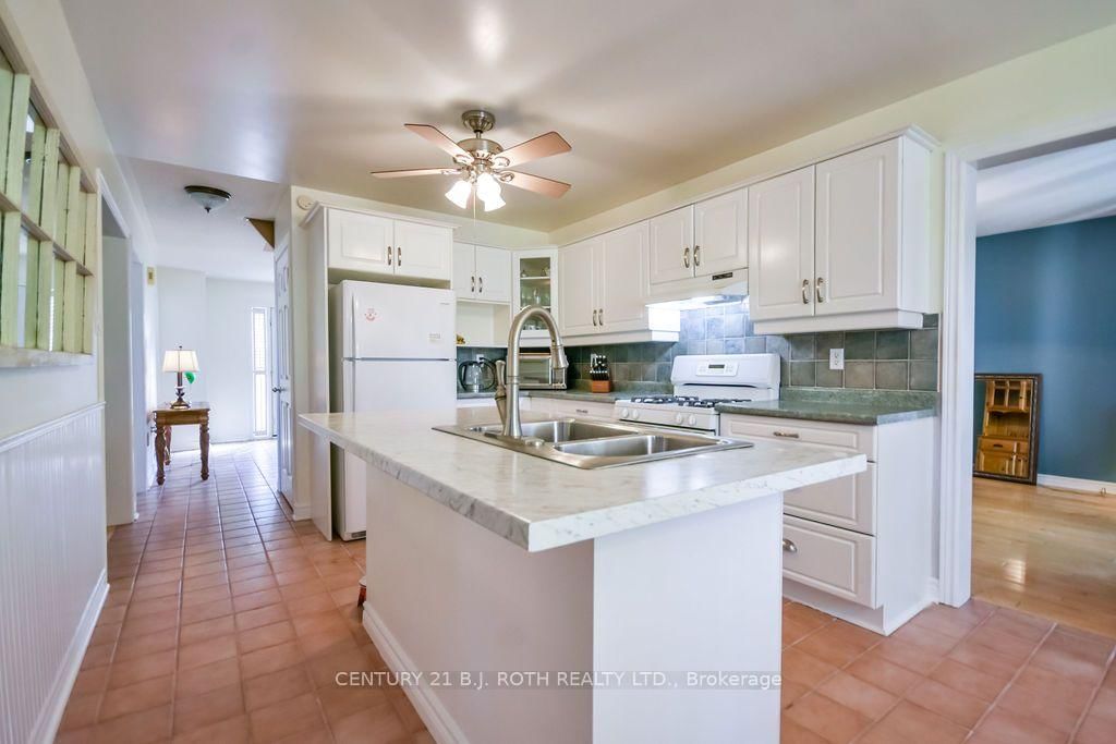 24 Grand Forest Drive • Barrie, ON photo 12