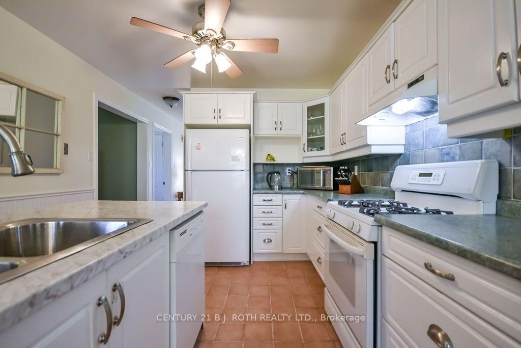 24 Grand Forest Drive • Barrie, ON photo 13