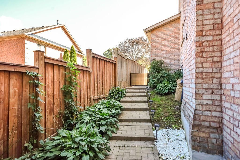 24 Grand Forest Drive • Barrie, ON photo 38