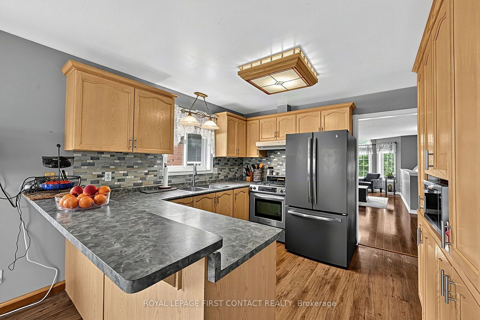 22 Logan Court • Barrie, ON photo 10